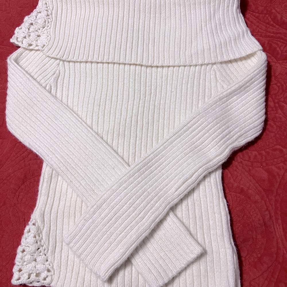 - Off the shoulder Guess sweater